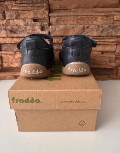 Detske sandálky, froddo,23