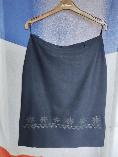 Sukňa s hviezdnym lemom, 40