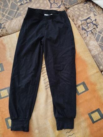 Čierne tepláky, basics,128