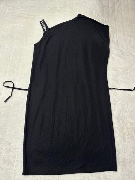 Čierne letné šaty na uviazanie v páse magenta, l