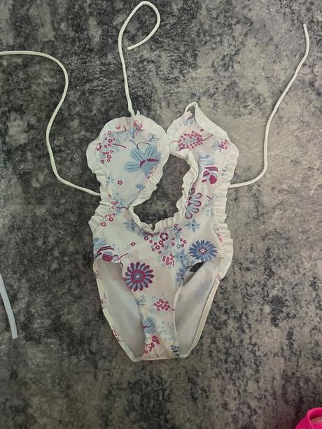 Dievcenske plavky, 110