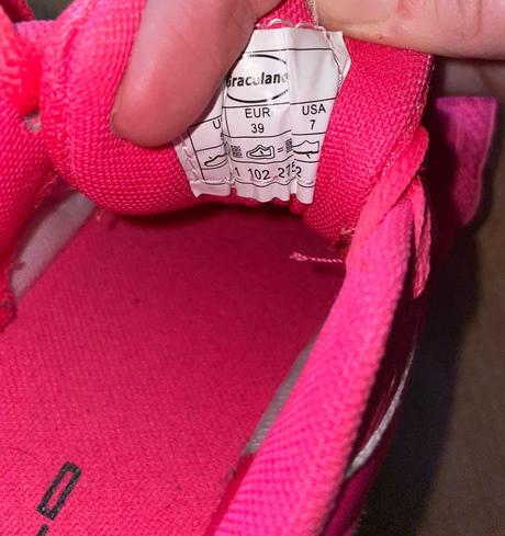 Krikľavo ružové, graceland,39