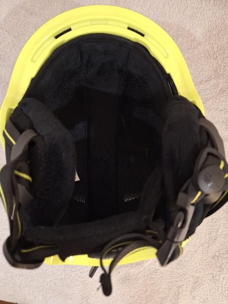 Lyžiarska prilba, s