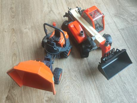 Bruder nakladač jlg a mini sklápač ausa,