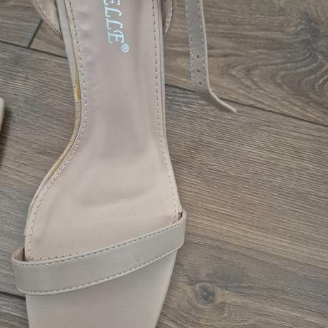 Sandalky, 40