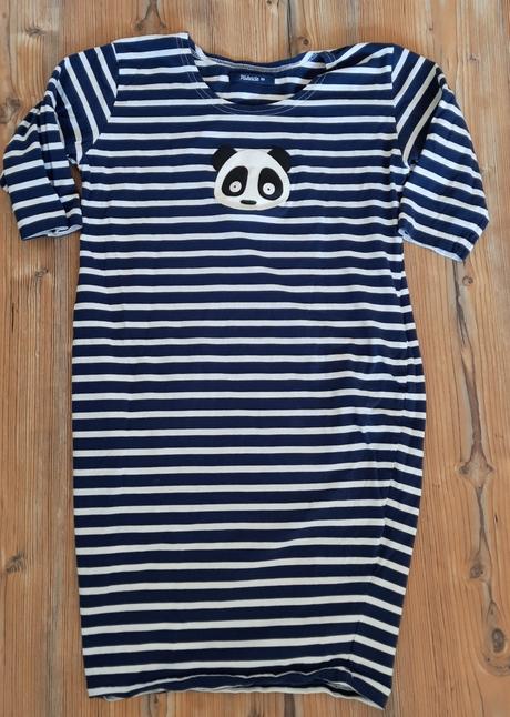 Pískacie šaty, 158