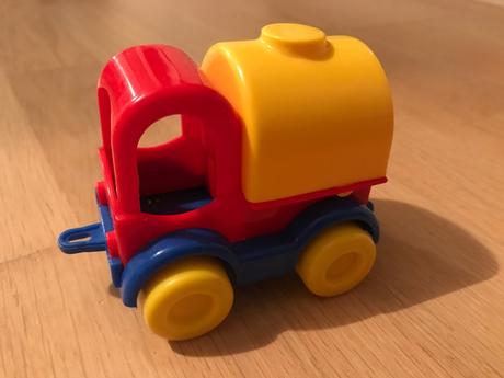 Plastové autíčko, 