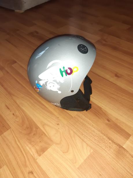 Prilba na lyžovanie, s