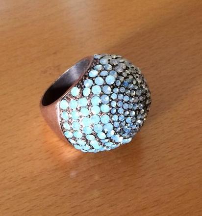 Velky trblietavý koktejlový prsten mng touch,