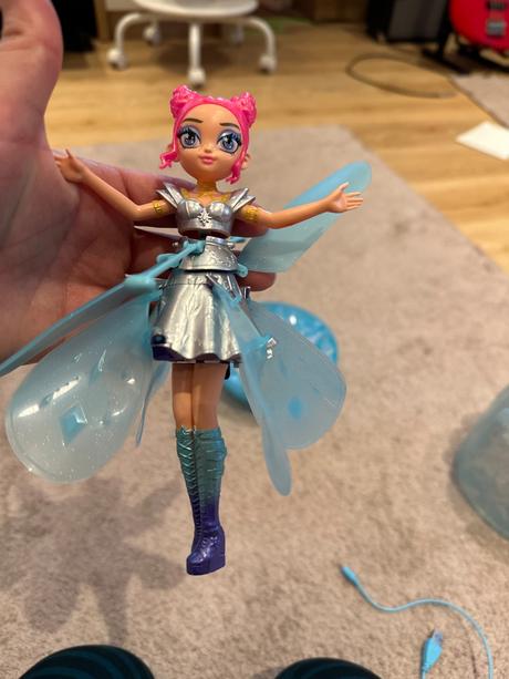 Lietajúca vila hatchimals,