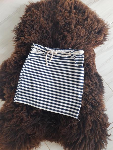 Pásikavá námornícká tepláková sukňa, s