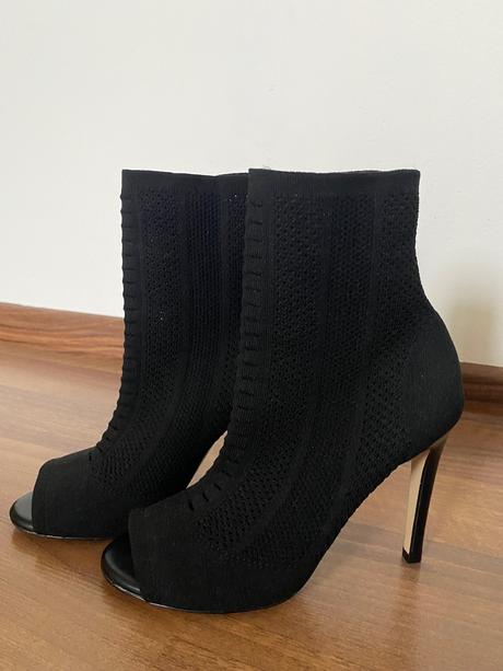 Topanky na opatku, 37