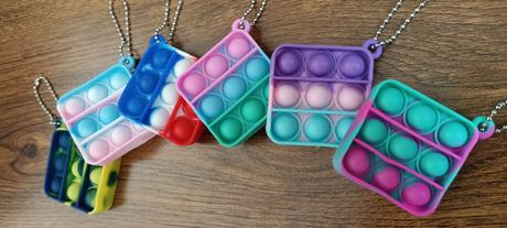 Pop it prívesok - štvorec,