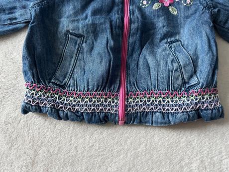 Krásna rifľovka na zips, 62