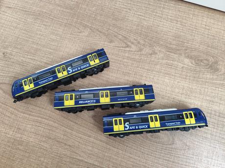 Kovovy metro vláčik, 3 vozne, 