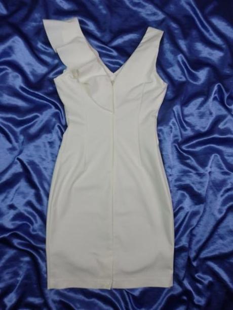 Kvalitné puzdrové šaty, s