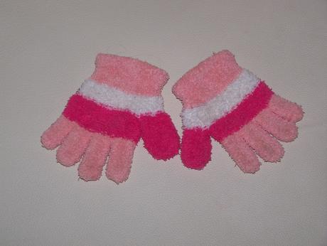 Chlpatkové prstové rukavičky málo nosené, 104