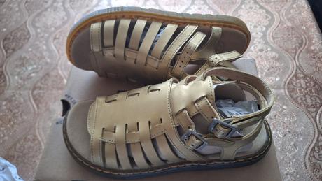 Sandalky dr. martens, 38