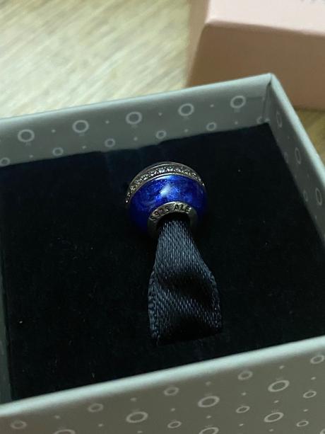 Pandora modra koralka, pandora