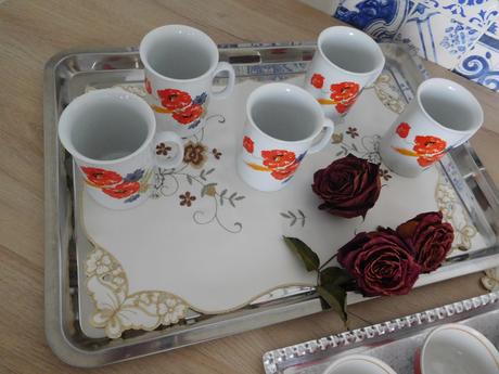 Porcelánové šálky zostatkové,tácne,miska,,