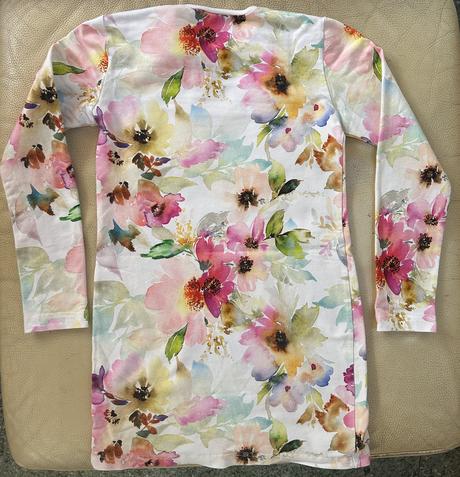 Kvetinové šaty, 158