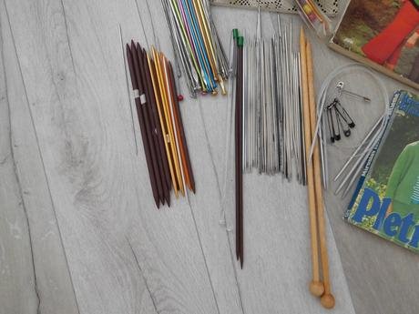 Retro potreby na štrikovanie, 