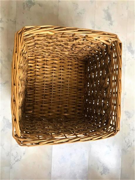 Veľký kôš z prútia,