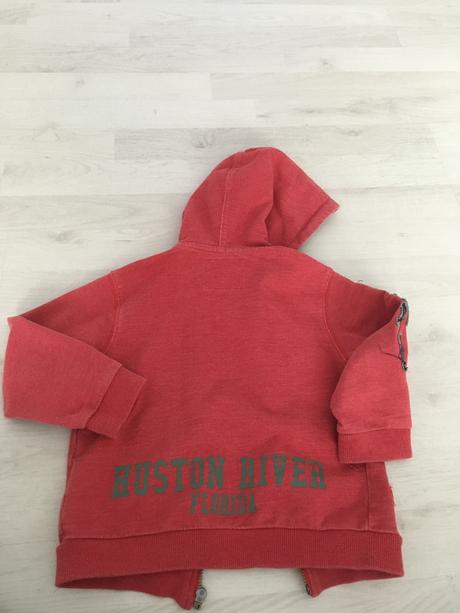 Mikina s kapucou, 98