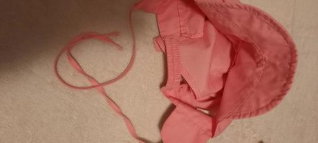 Letne klobúčiky, 52