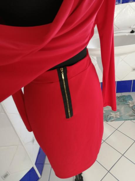 Luxusné zaujímavé saty, s