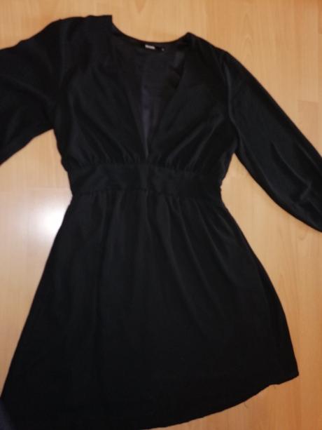 Jednoduché čierne šaty, m