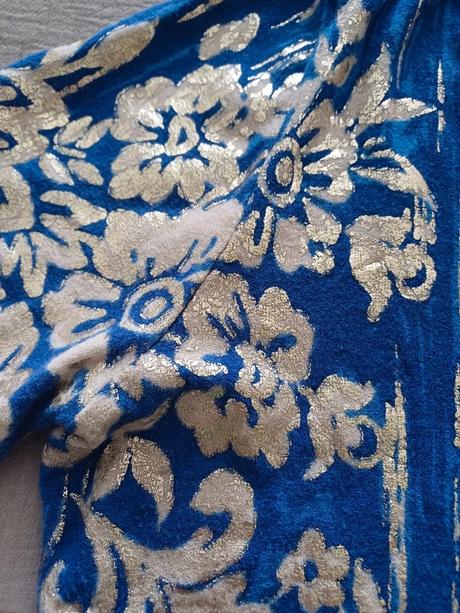 Luxusný svetrík blumarine č.s, s