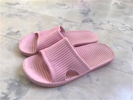 Odpružené kvalitné šľapky, 37