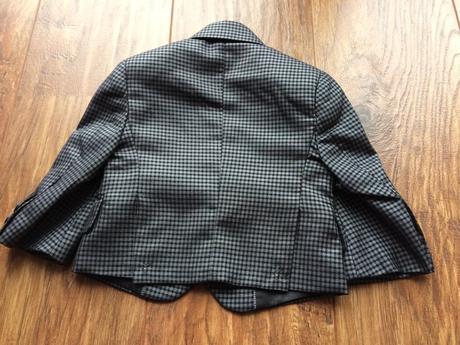 Predám kompletný oblek pre cca ročného chlapčeka, 80