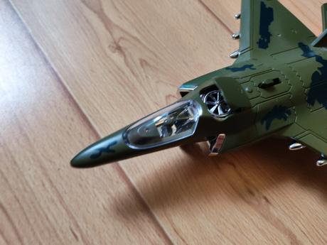 Stíhačka so zvukmi, 