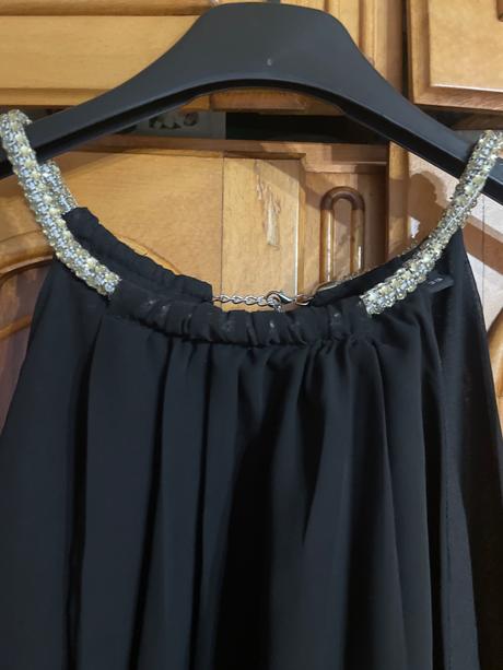 Elegantné čierne šaty, 38