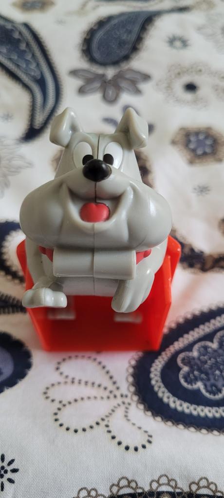 Hracka pes mcdonald's,