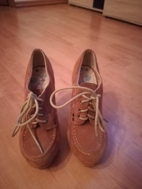 Dámske topánky na vysokom podpätku, 36