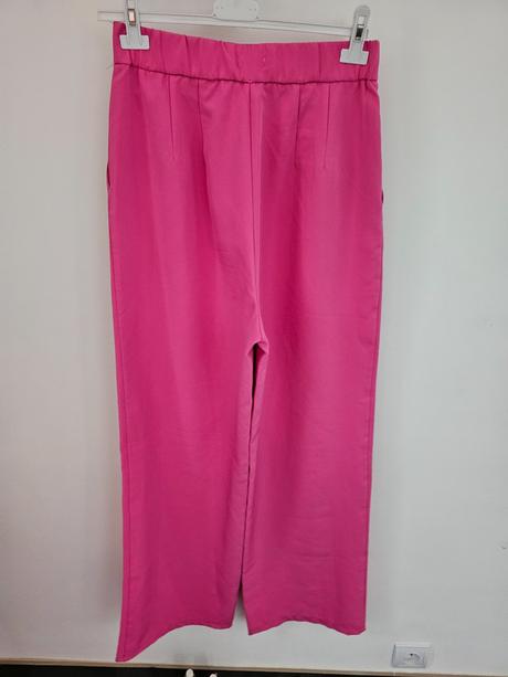 Široké cukríkové nohavice, stradivarius,m