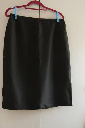 Elegantná čierna sukňa s vysokým pásom l, l