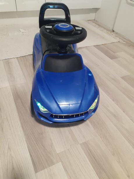 Odrazadlo autíčko maserati,