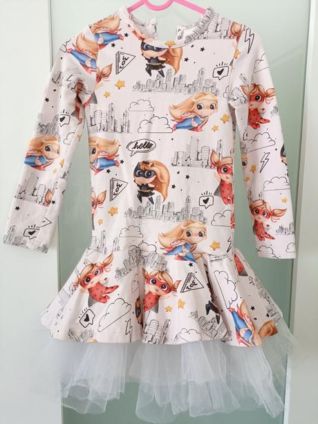 Superhrdiské šaty, 110