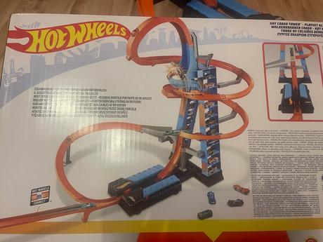 Dráha hot wheels - zrážka v oblakoch, 