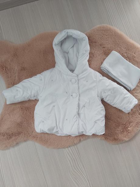 Teplá bunda s kapucňou a šálom, c&a,68