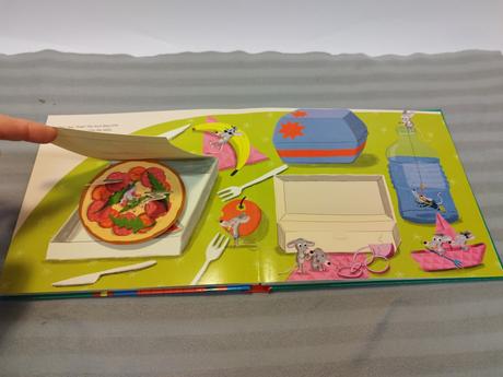 Eek a mouse seek and peek book nsp23,