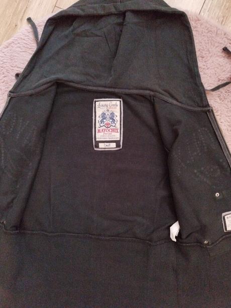 Mikinka mayo chix, mayo chix,s