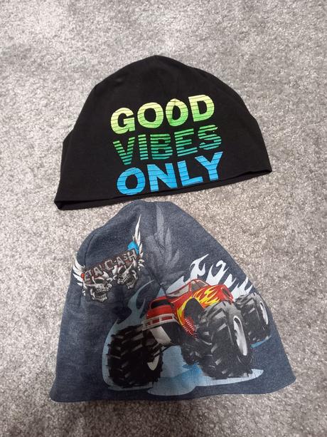 2  ks ciapky, reserved,116