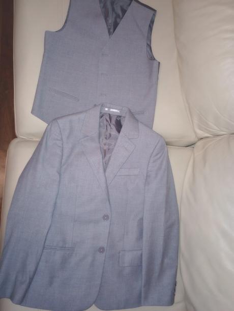Ponúkam chlapčenský komplet - vesta+ sako, 152