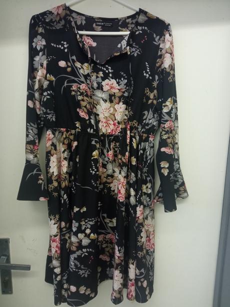 Elegantné kvetované šaty shein, m