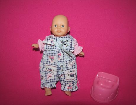 Malá bábika simba s nočníkom, 